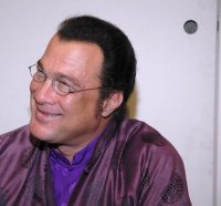 Steven Seagal signing at Big Apple Concention Center-May 24,2006-New York-05.jpg
