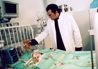 Steven Seagal Visits Sick Children at Moscow-Russia, May 21, 2006.jpg